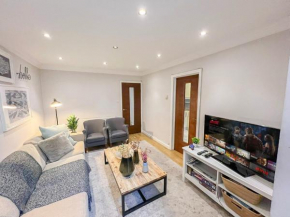 Lovely 4 bedroom flat with ample garden in Brondesbury, Kilburn